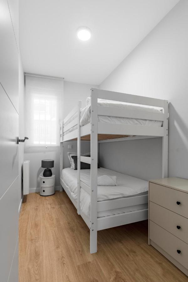 Cozy 2 Bedroom Apartment With Patio 마드리드 외부 사진